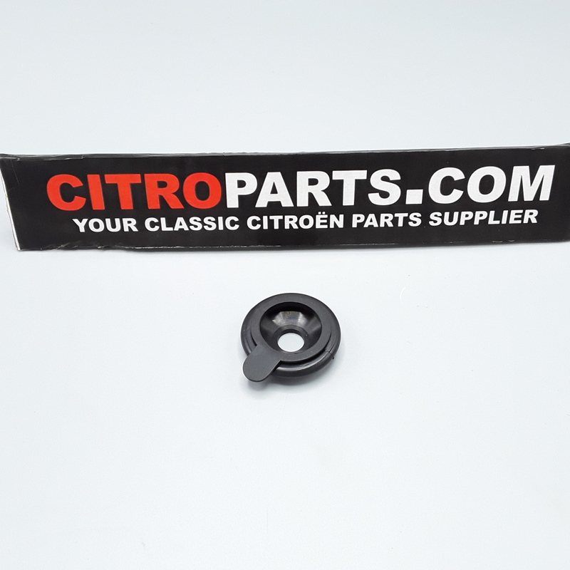 Rubber cap for the tie rod end